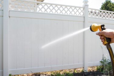 vinyl fence cleaning