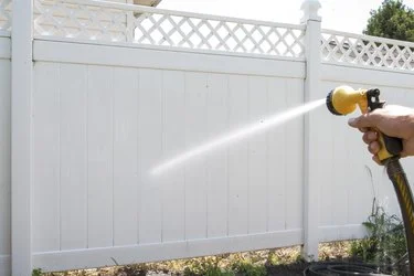 vinyl fence cleaning