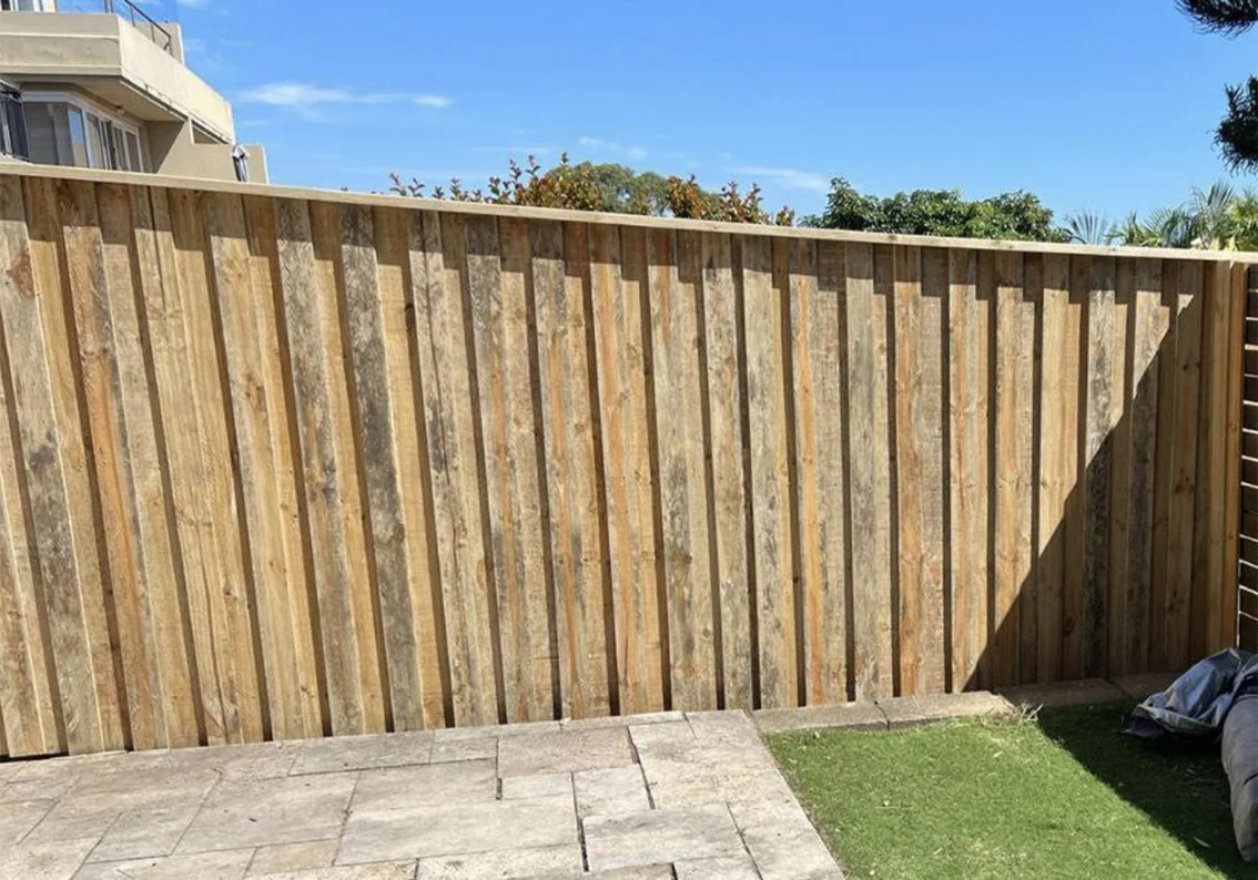 Lapped and capped fence installation in North Sydney